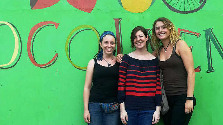 Jasmin und Hanna mit Andrea Stinner